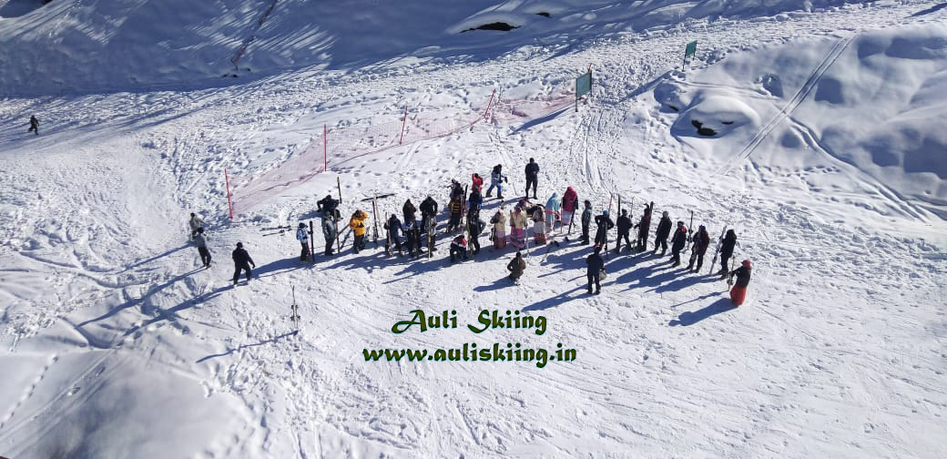 Auli skiing course groups departure 2024